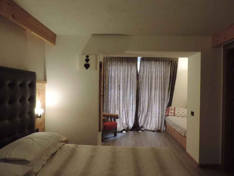 Hotel Scoiattolo Pampeago camera Rododendro relax 1